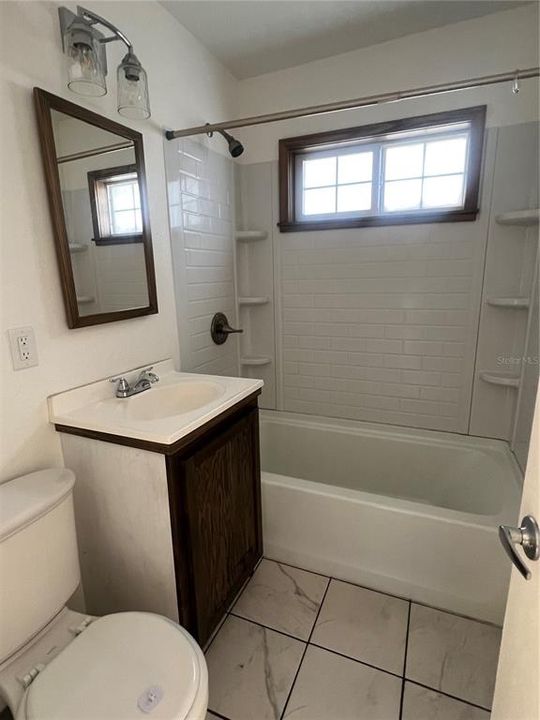 For Rent: $1,500 (3 beds, 2 baths, 955 Square Feet)