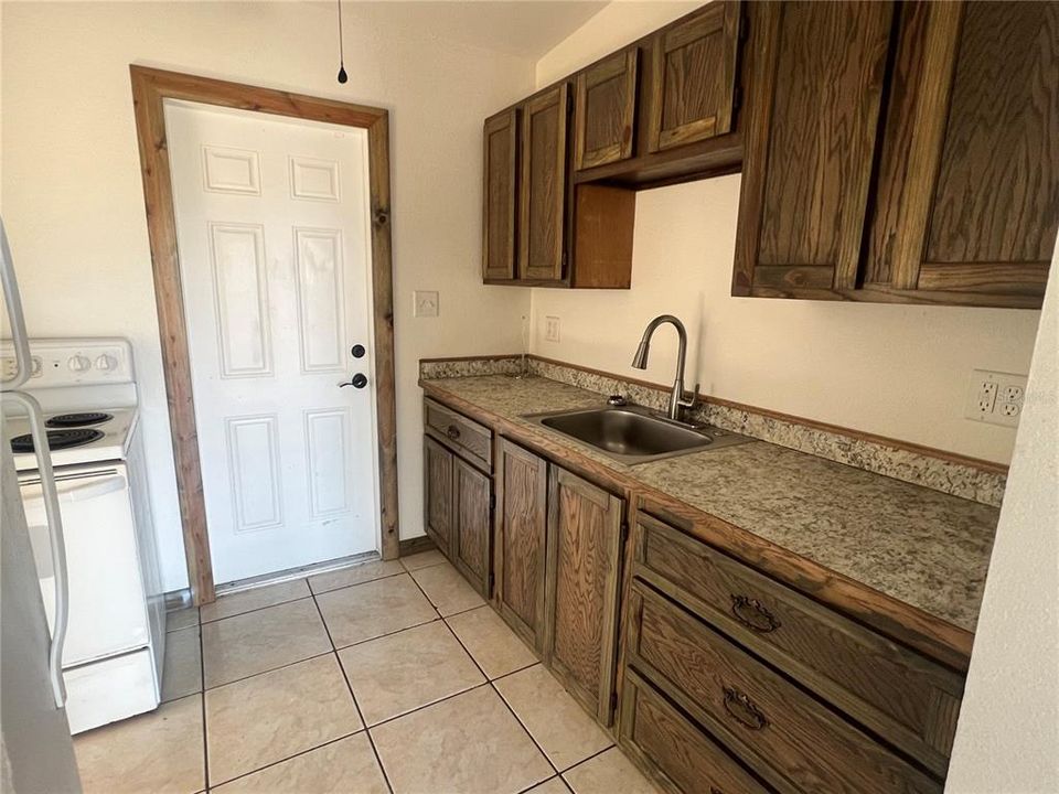 For Rent: $1,500 (3 beds, 2 baths, 955 Square Feet)