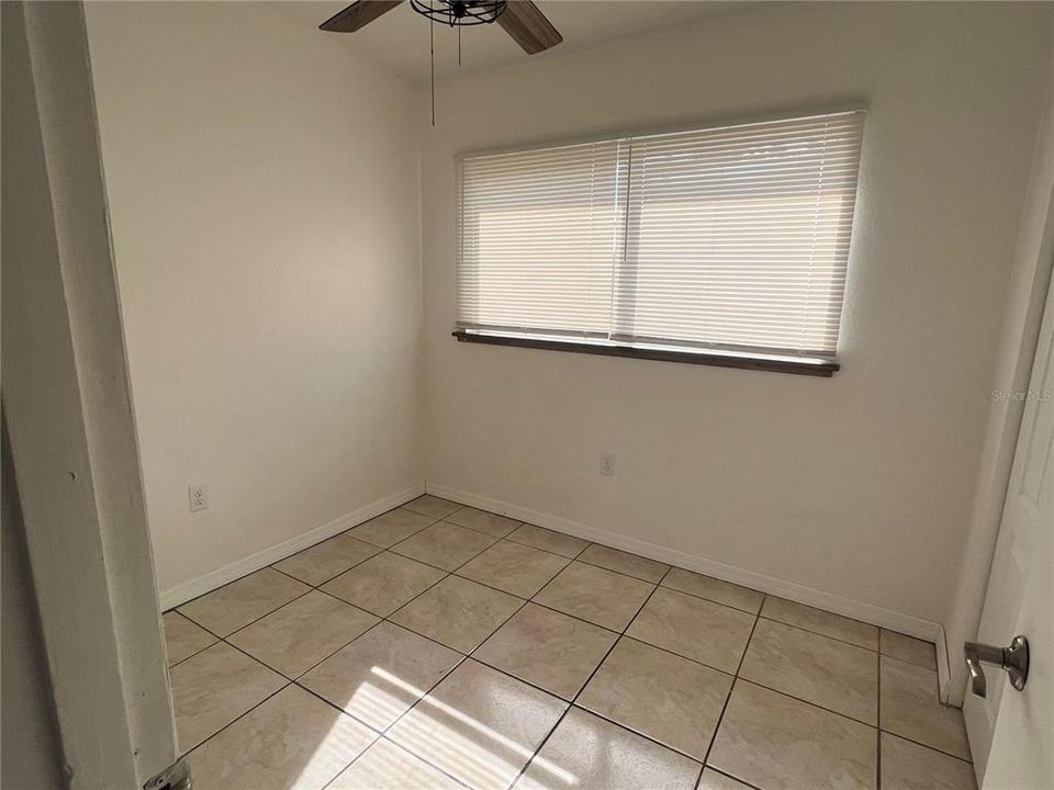 For Rent: $1,500 (3 beds, 2 baths, 955 Square Feet)