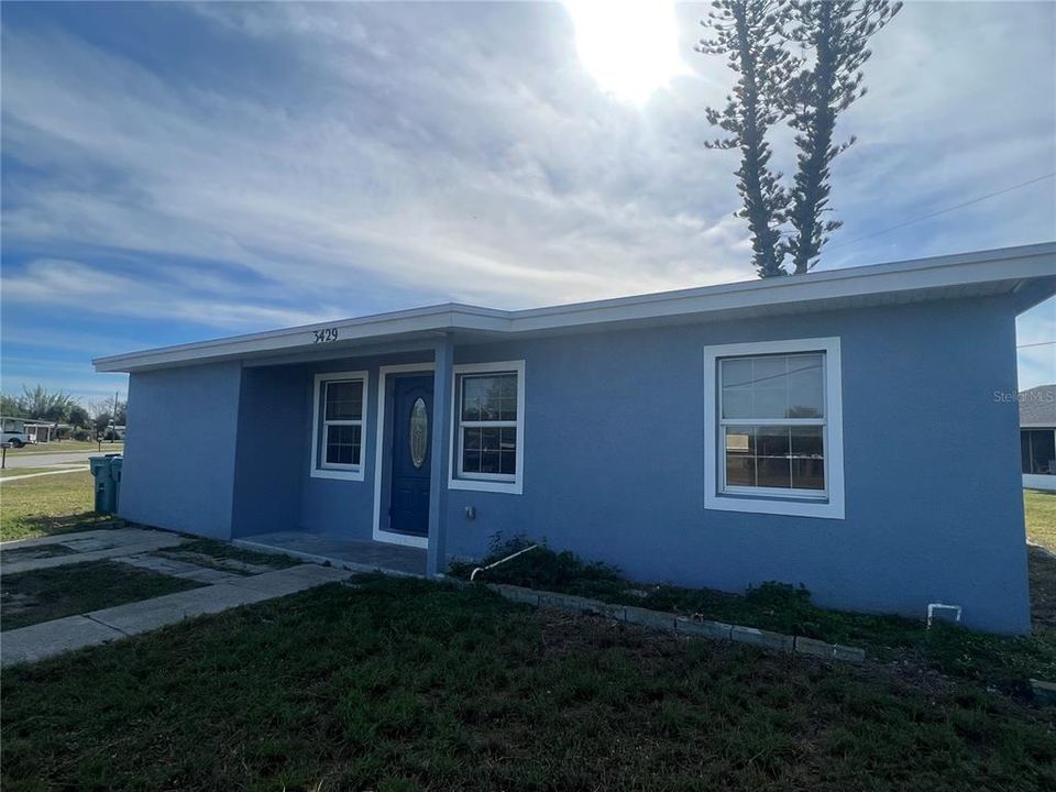 For Rent: $1,500 (3 beds, 2 baths, 955 Square Feet)