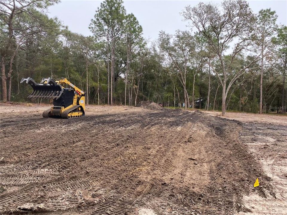 待售: $109,000 (2.15 acres)