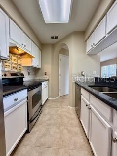 For Rent: $2,100 (2 beds, 2 baths, 1159 Square Feet)