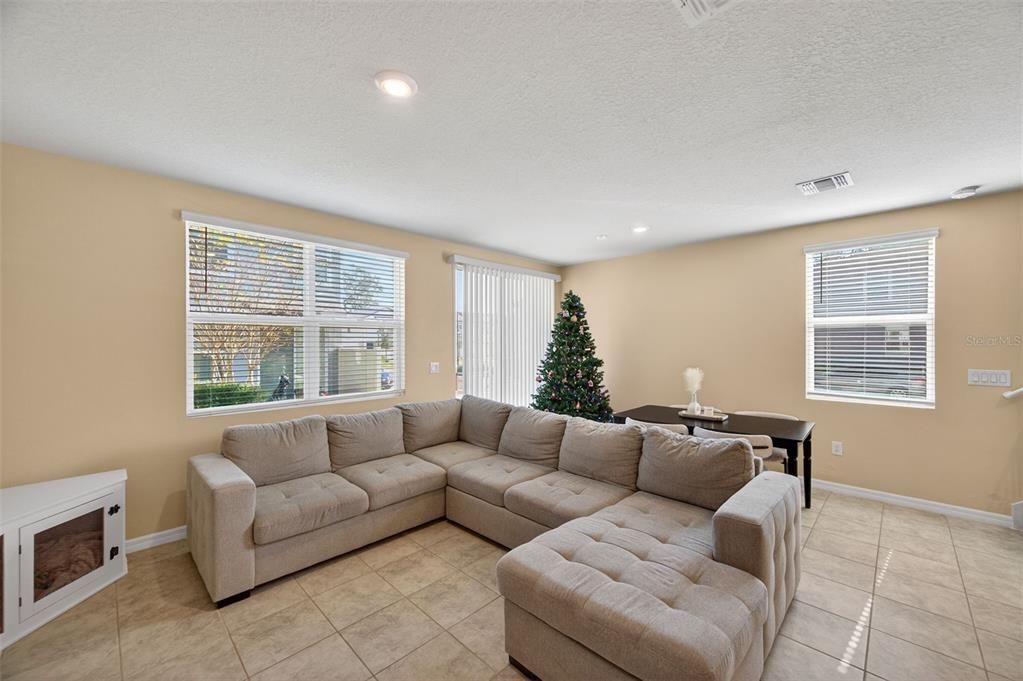 На продажу: $300,000 (3 спален, 2 ванн, 1525 Квадратных фут)