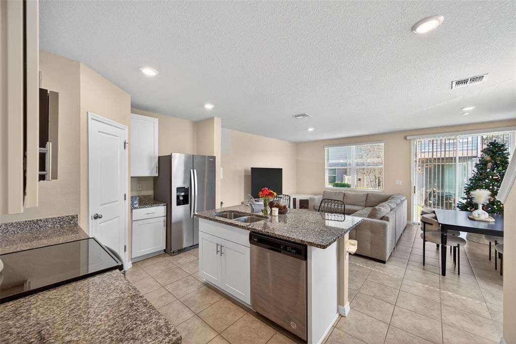 На продажу: $300,000 (3 спален, 2 ванн, 1525 Квадратных фут)