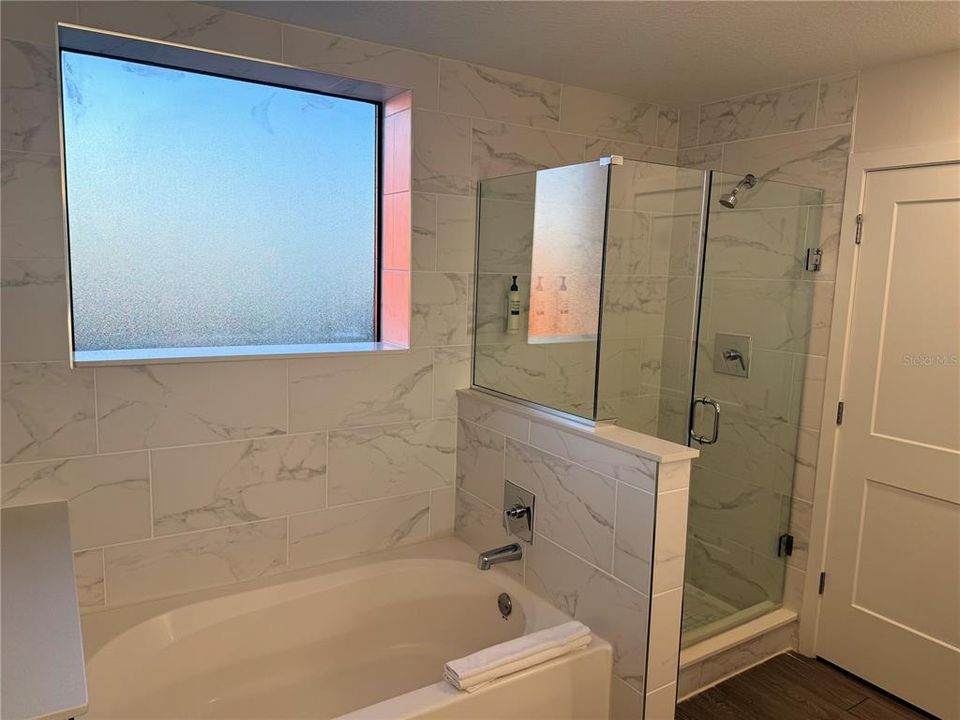 На продажу: $314,900 (2 спален, 2 ванн, 1434 Квадратных фут)