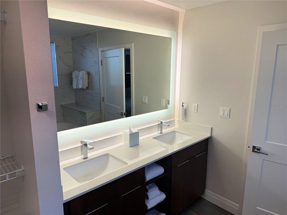 На продажу: $314,900 (2 спален, 2 ванн, 1434 Квадратных фут)