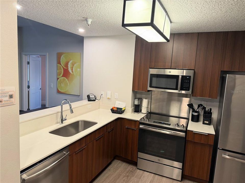 На продажу: $314,900 (2 спален, 2 ванн, 1434 Квадратных фут)