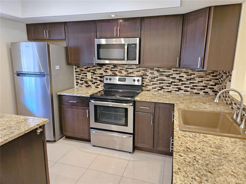 出租: $1,700 (2 贝兹, 2 浴室, 1064 平方英尺)