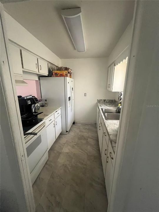 For Sale: $80,000 (1 beds, 1 baths, 767 Square Feet)