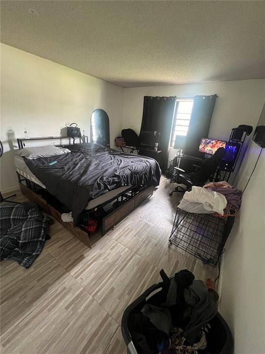 For Sale: $80,000 (1 beds, 1 baths, 767 Square Feet)
