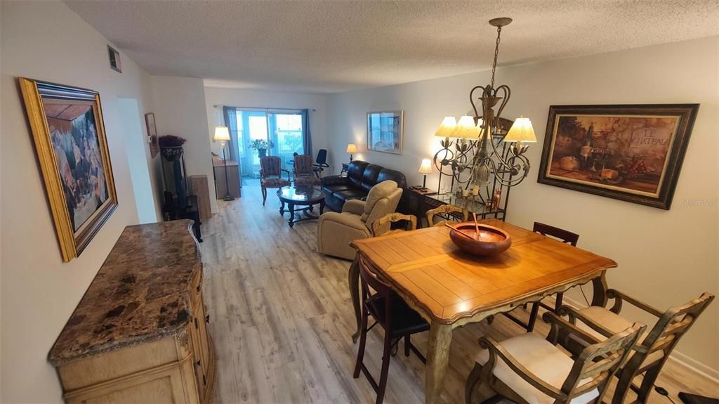 出租: $1,500 (1 贝兹, 1 浴室, 790 平方英尺)