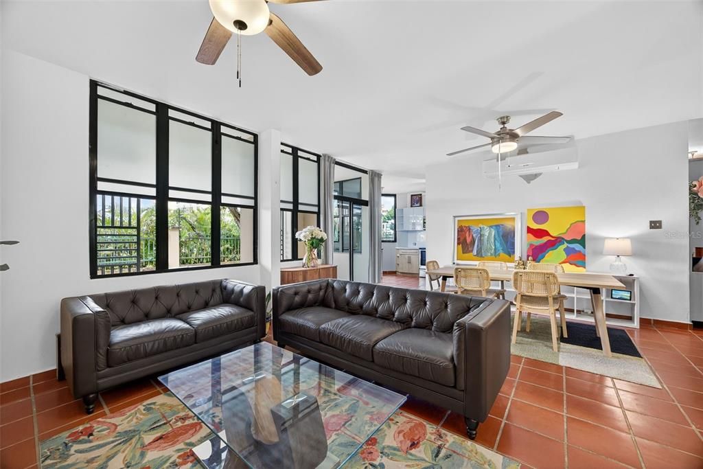 For Sale: $400,000 (3 beds, 2 baths, 1564 Square Feet)