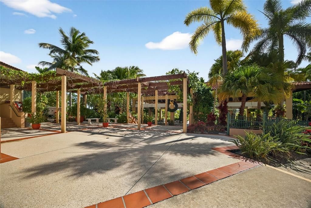 For Sale: $400,000 (3 beds, 2 baths, 1564 Square Feet)