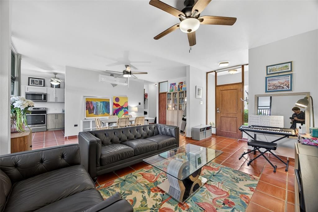 For Sale: $400,000 (3 beds, 2 baths, 1564 Square Feet)