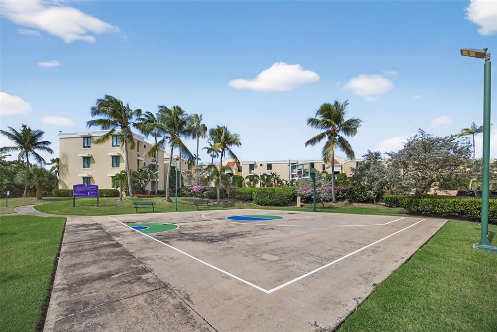 For Sale: $400,000 (3 beds, 2 baths, 1564 Square Feet)