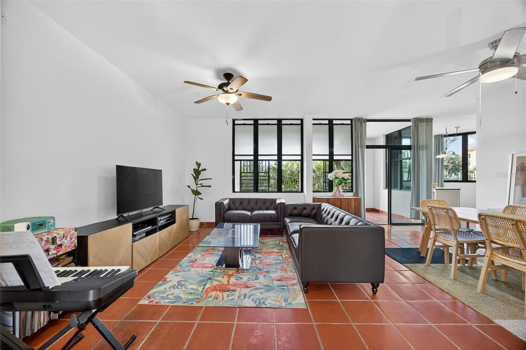 For Sale: $400,000 (3 beds, 2 baths, 1564 Square Feet)