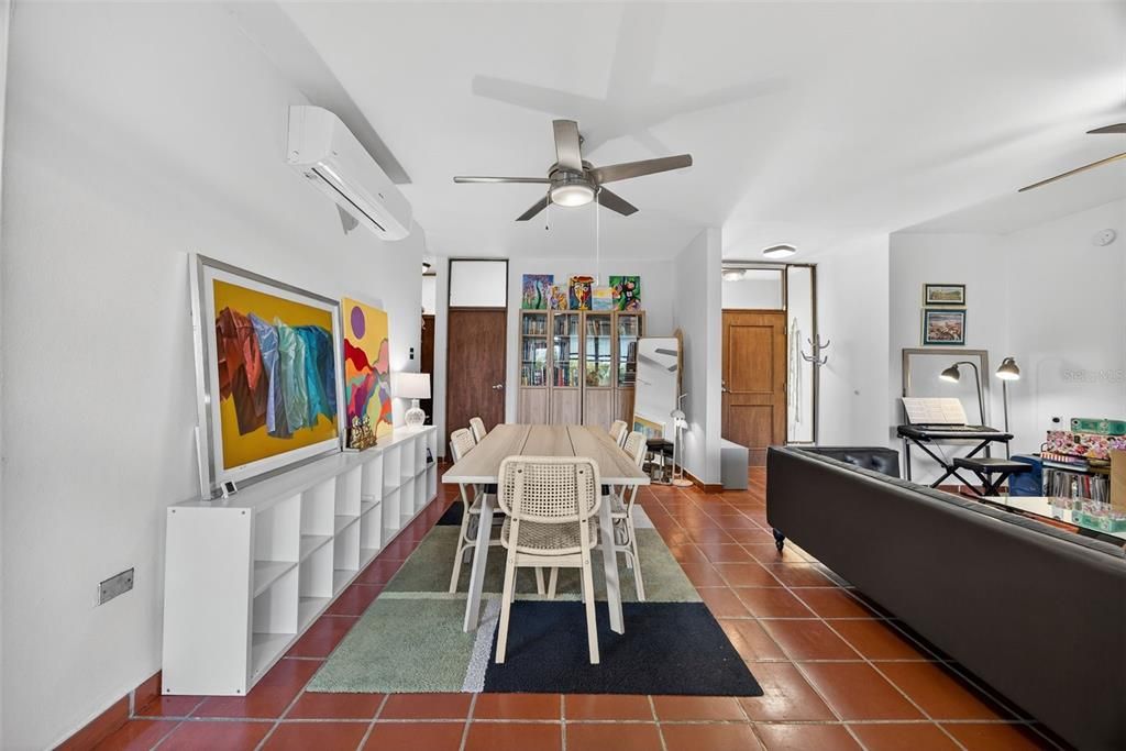 For Sale: $400,000 (3 beds, 2 baths, 1564 Square Feet)