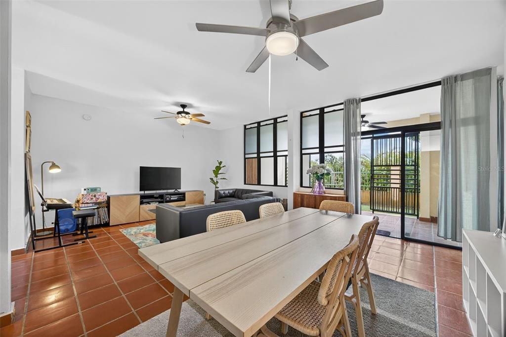 For Sale: $400,000 (3 beds, 2 baths, 1564 Square Feet)