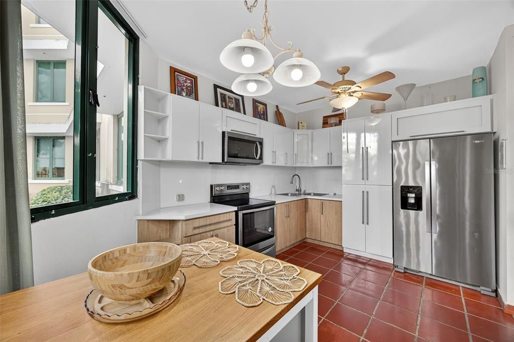 For Sale: $400,000 (3 beds, 2 baths, 1564 Square Feet)