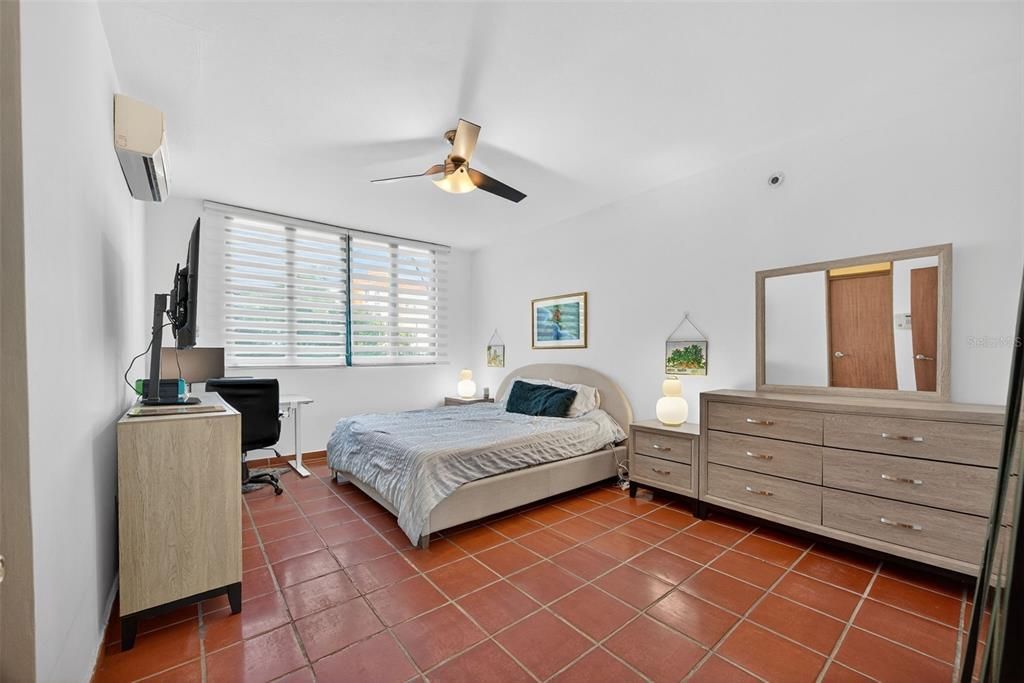 For Sale: $400,000 (3 beds, 2 baths, 1564 Square Feet)