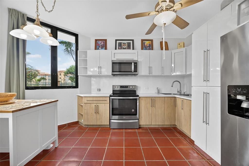 For Sale: $400,000 (3 beds, 2 baths, 1564 Square Feet)