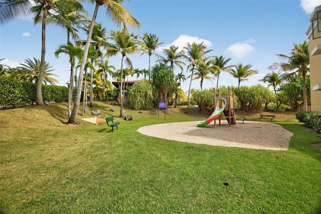 For Sale: $400,000 (3 beds, 2 baths, 1564 Square Feet)