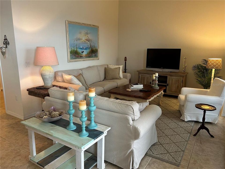 For Sale: $274,900 (2 beds, 2 baths, 1334 Square Feet)