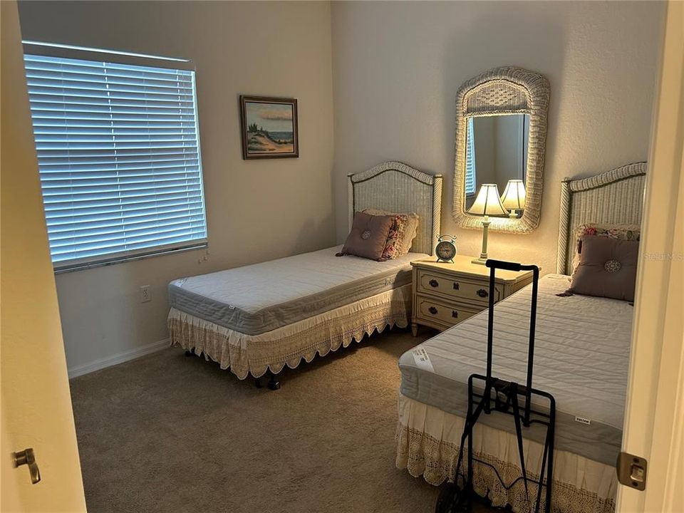 For Sale: $274,900 (2 beds, 2 baths, 1334 Square Feet)