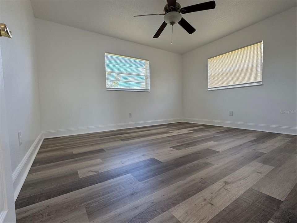 На продажу: $355,000 (3 спален, 2 ванн, 1296 Квадратных фут)