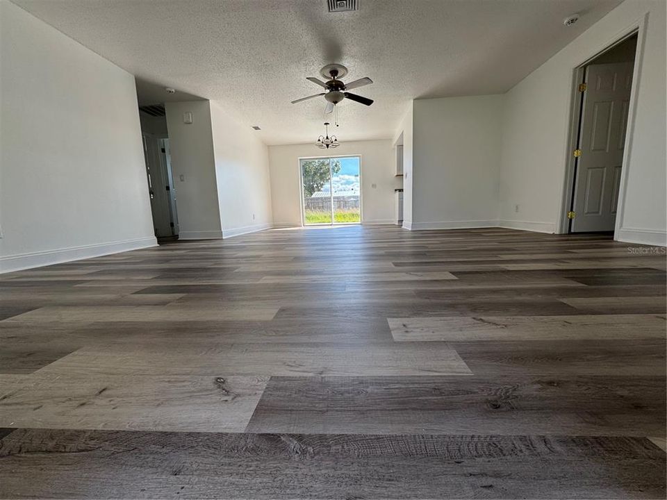 На продажу: $355,000 (3 спален, 2 ванн, 1296 Квадратных фут)