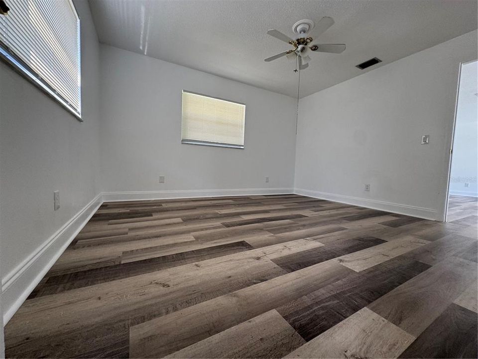 На продажу: $355,000 (3 спален, 2 ванн, 1296 Квадратных фут)