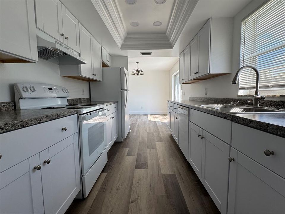 На продажу: $355,000 (3 спален, 2 ванн, 1296 Квадратных фут)