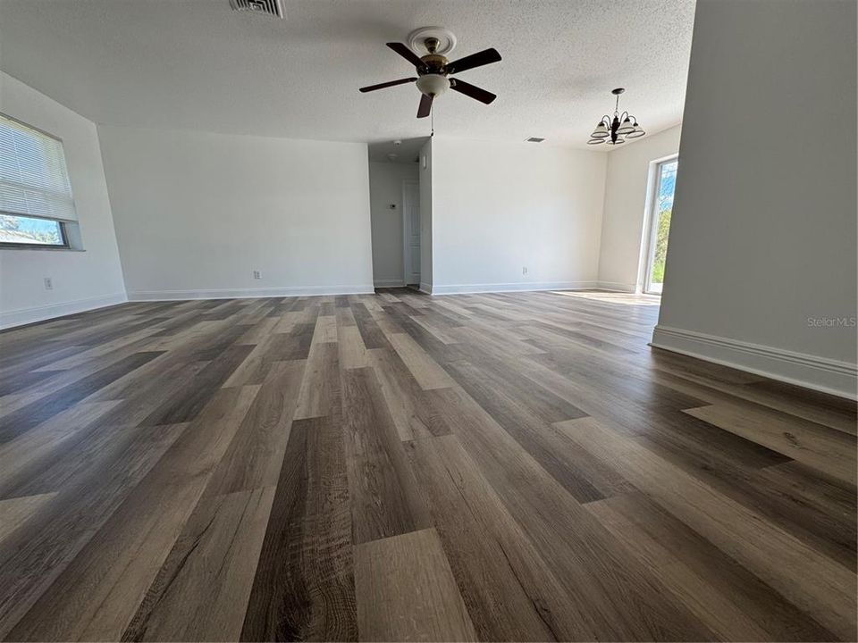 На продажу: $355,000 (3 спален, 2 ванн, 1296 Квадратных фут)