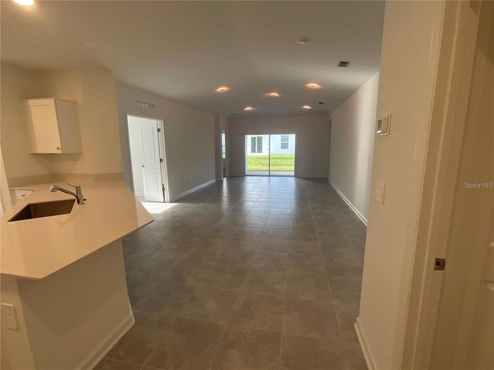 En Renta: $2,300 (4 camas, 3 baños, 2109 Pies cuadrados)