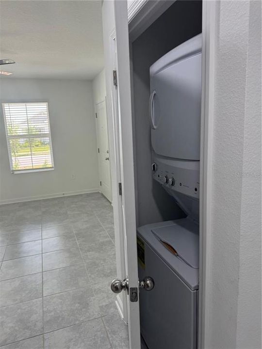 En Renta: $2,300 (4 camas, 3 baños, 2109 Pies cuadrados)