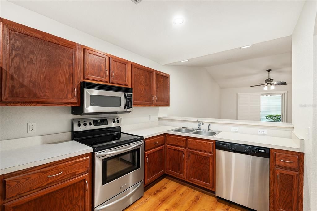 For Sale: $239,000 (2 beds, 2 baths, 1373 Square Feet)