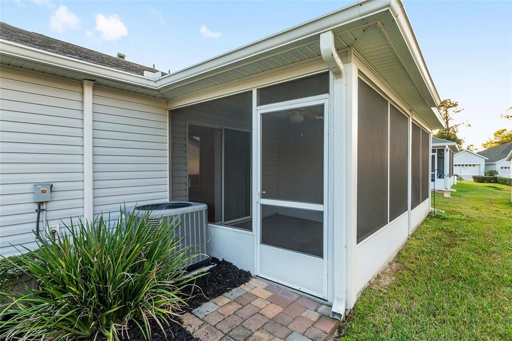 For Sale: $239,000 (2 beds, 2 baths, 1373 Square Feet)