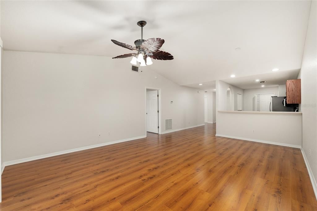 For Sale: $239,000 (2 beds, 2 baths, 1373 Square Feet)