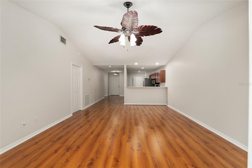 For Sale: $239,000 (2 beds, 2 baths, 1373 Square Feet)