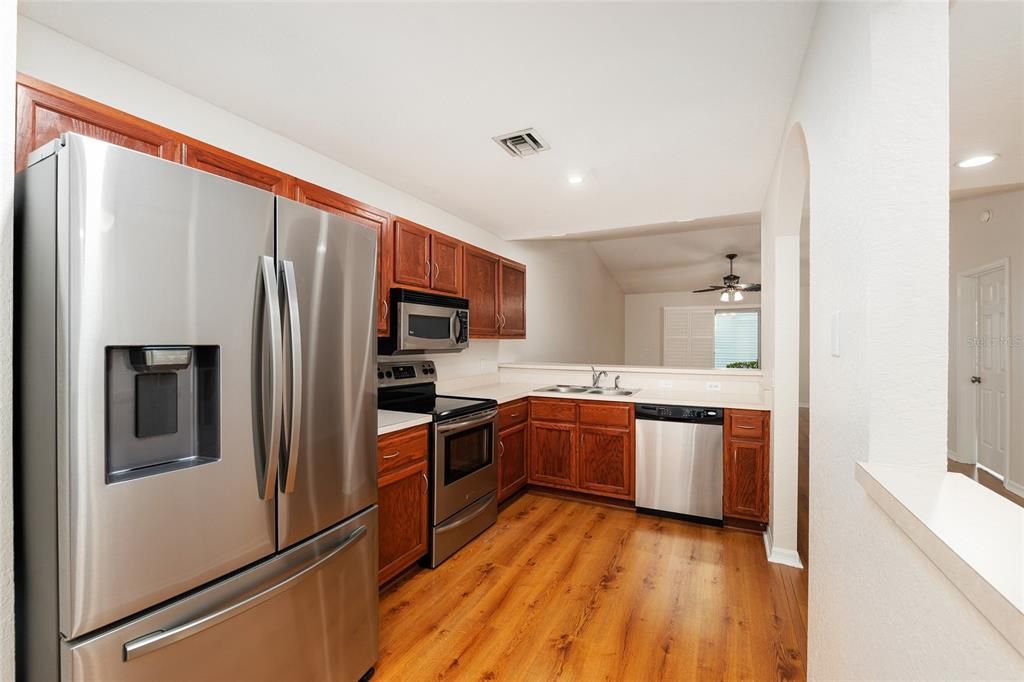 For Sale: $239,000 (2 beds, 2 baths, 1373 Square Feet)