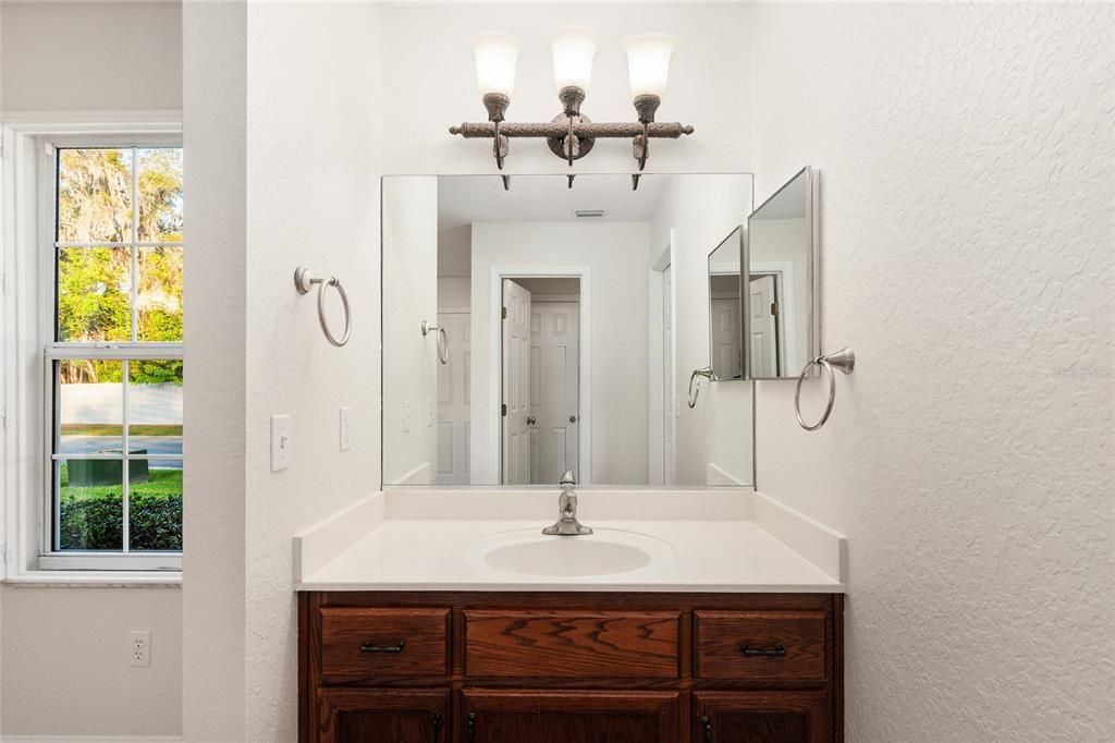 For Sale: $239,000 (2 beds, 2 baths, 1373 Square Feet)