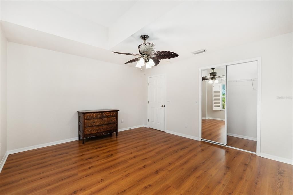 For Sale: $239,000 (2 beds, 2 baths, 1373 Square Feet)