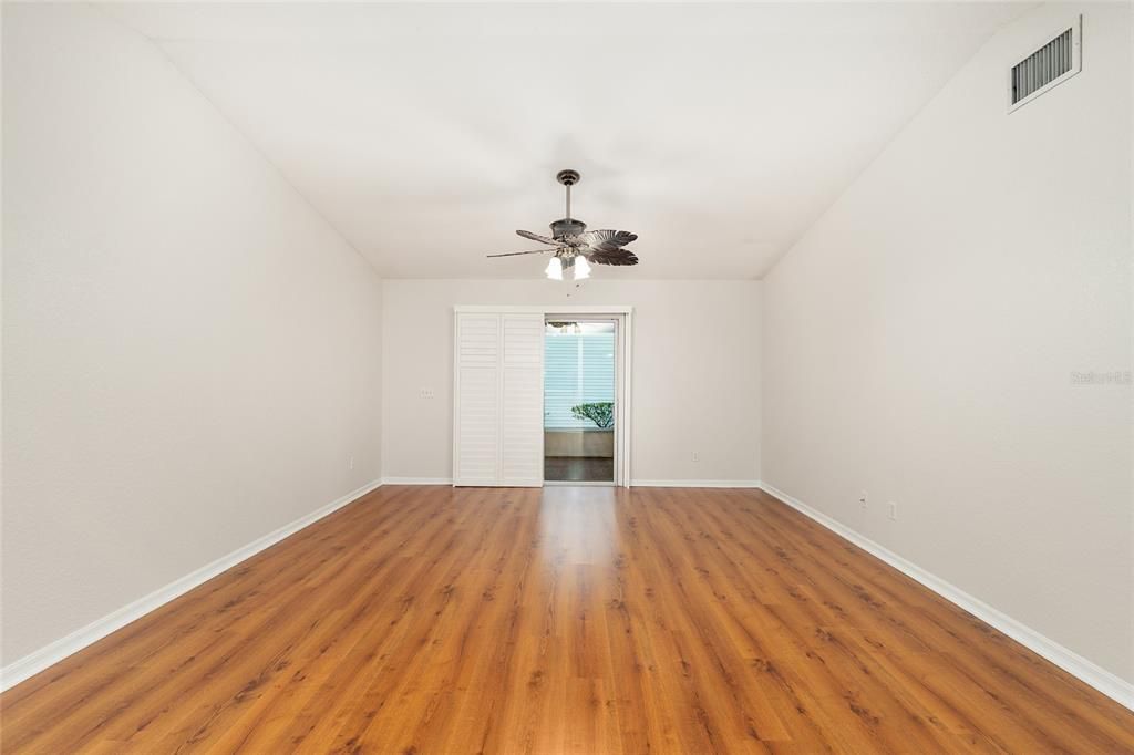 For Sale: $239,000 (2 beds, 2 baths, 1373 Square Feet)