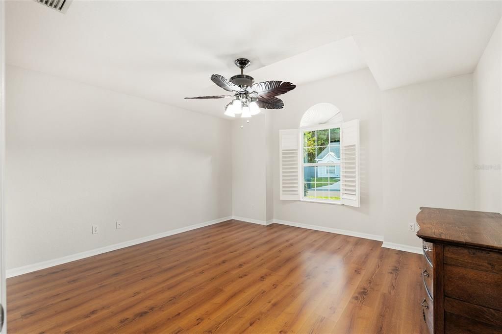 For Sale: $239,000 (2 beds, 2 baths, 1373 Square Feet)