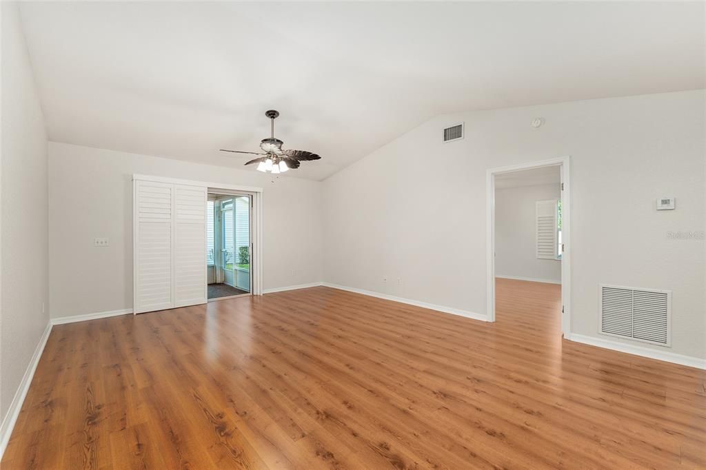 For Sale: $239,000 (2 beds, 2 baths, 1373 Square Feet)