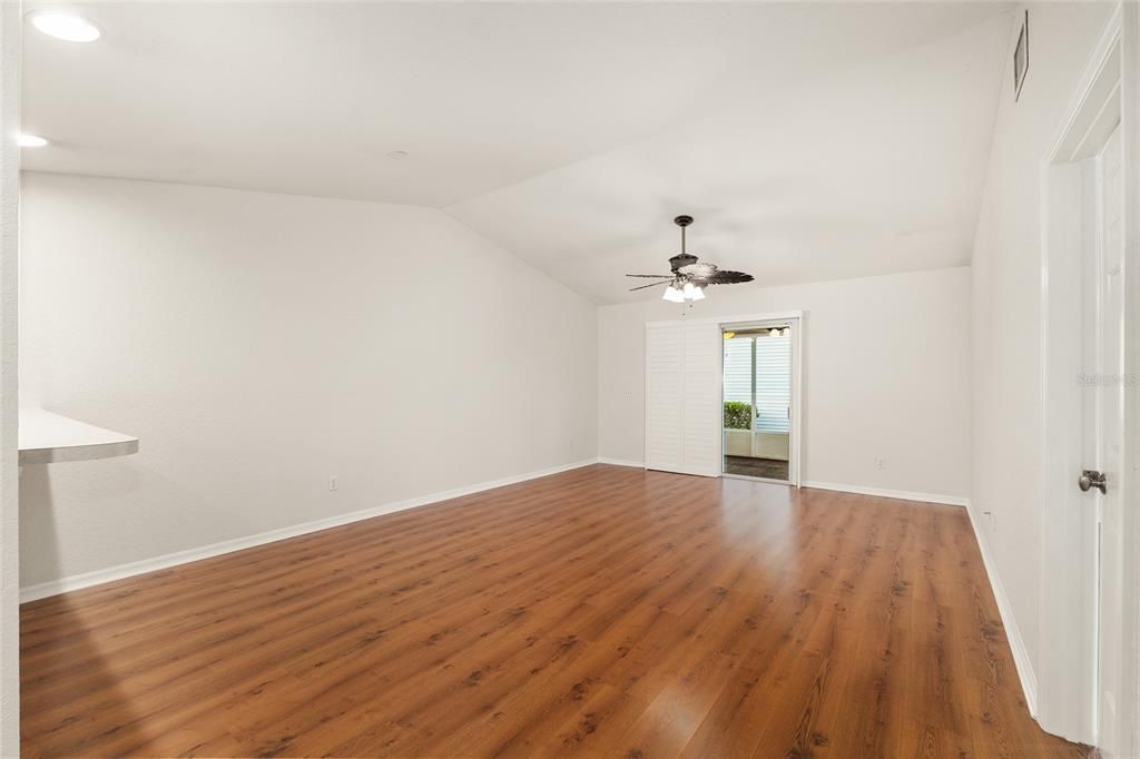 For Sale: $239,000 (2 beds, 2 baths, 1373 Square Feet)