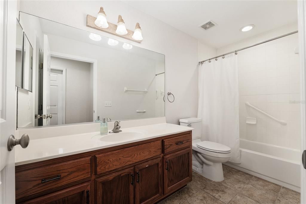 For Sale: $239,000 (2 beds, 2 baths, 1373 Square Feet)