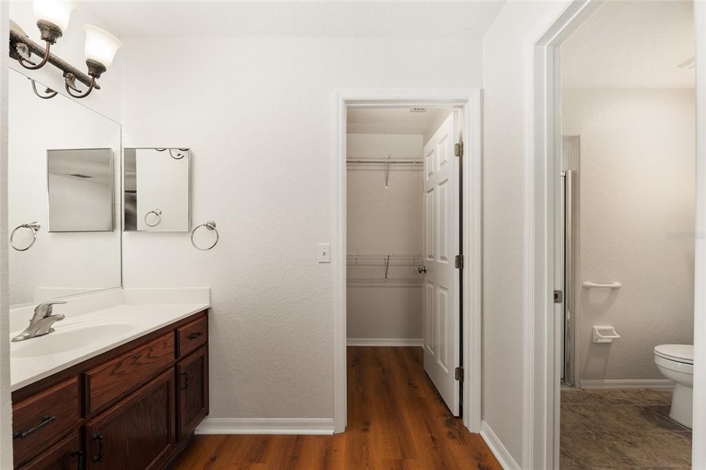 For Sale: $239,000 (2 beds, 2 baths, 1373 Square Feet)