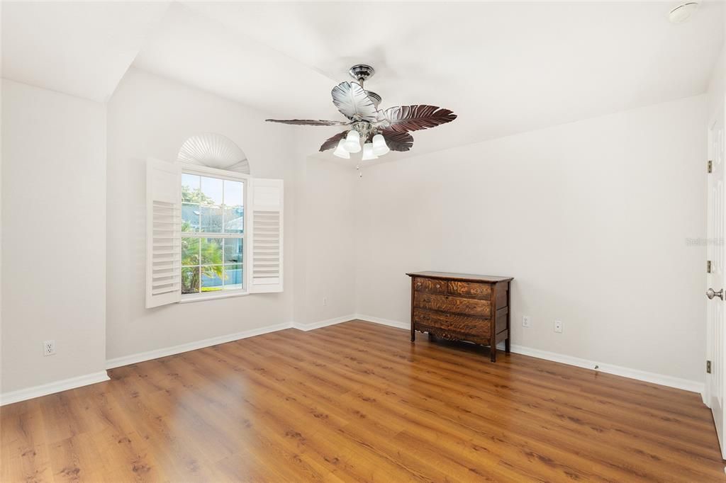 For Sale: $239,000 (2 beds, 2 baths, 1373 Square Feet)