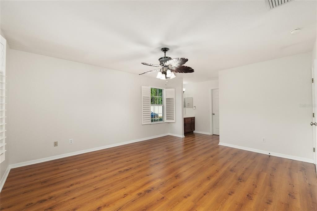 For Sale: $239,000 (2 beds, 2 baths, 1373 Square Feet)